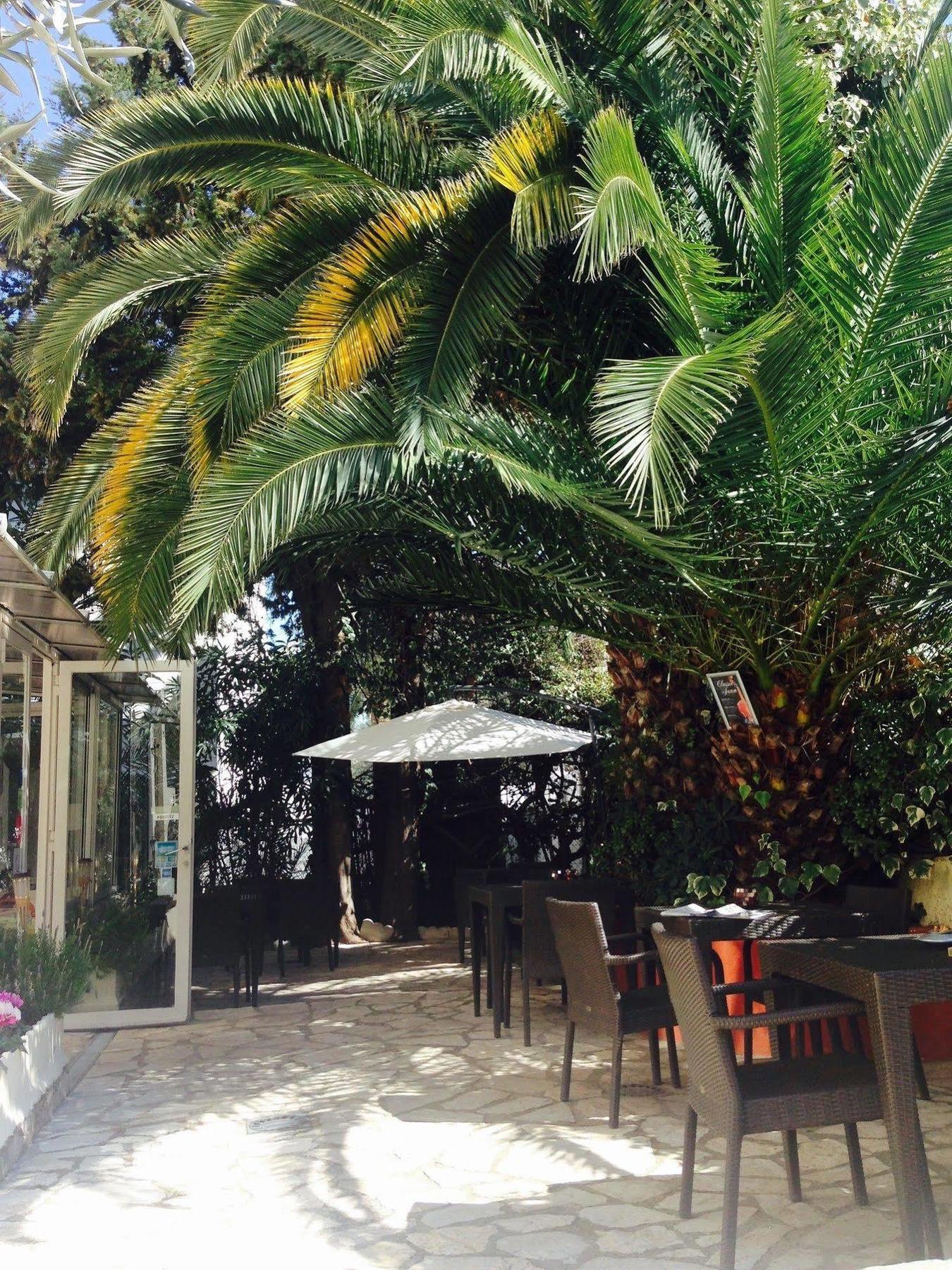Le Petit Castel Hotel
